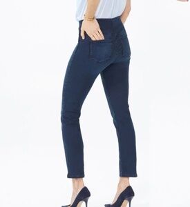 NYDJ Alina straight pull-on aankle Jeans. Sold out